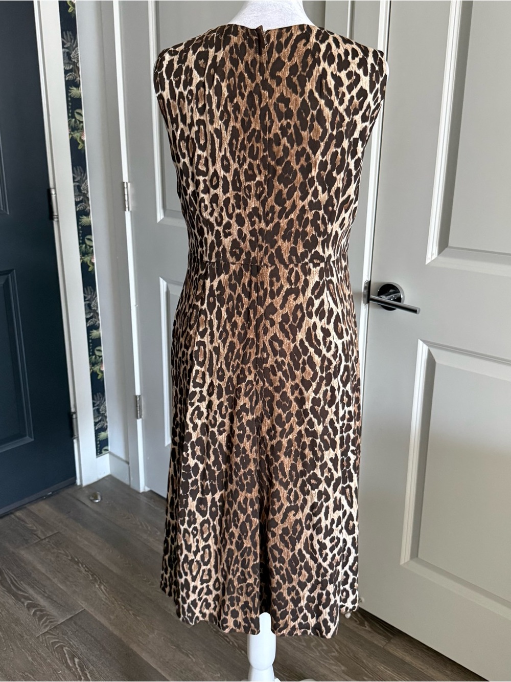 Dolce & Gabbana Leopard Print A-line Shift Dress with Silk Lining Size IT 44 - Picture 5 of 11